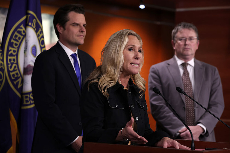 連邦議会議事堂で記者会見を開くマージョリー・テイラー・グリーン議員ら＝１７日/Alex Wong/Getty Images